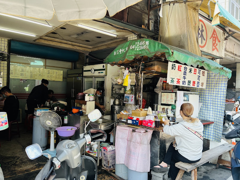 鳳梨嫂媳婦早餐店（泡麵蛋餅）