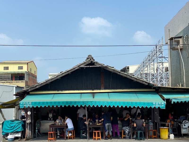 溪湖阿讚豬腳爌肉飯