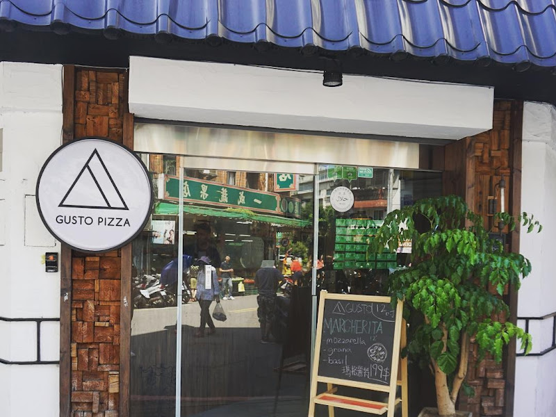 Gusto Pizza