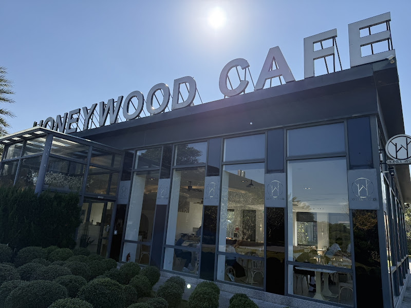HoneyWood Cafe