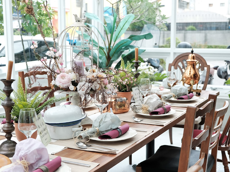 關於餐桌 About Tables