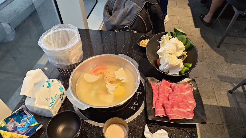 小蒙牛(涮)精緻鍋物-三創店