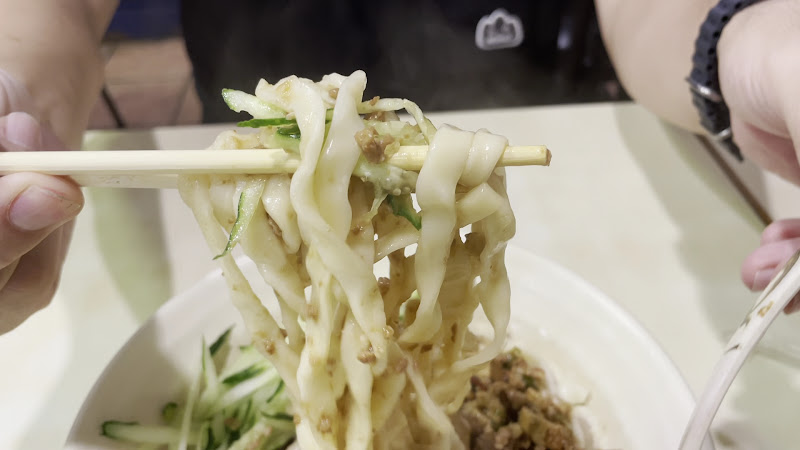 銀記手擀刀切牛肉麵