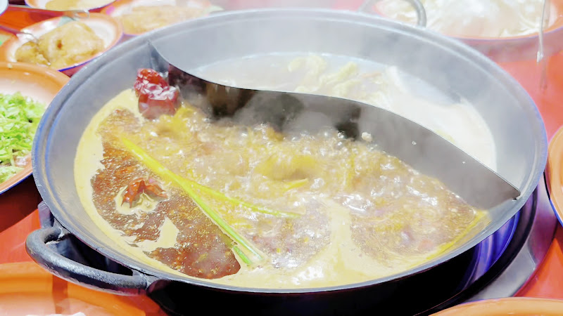 黃小妹地攤火鍋 四川重慶火鍋店