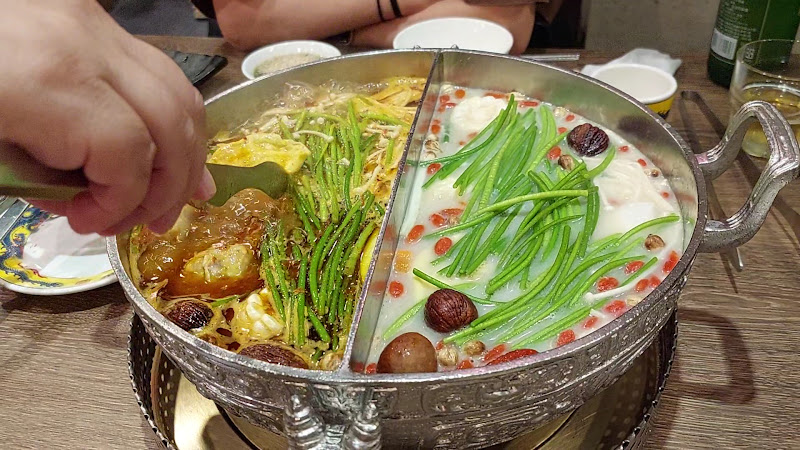 問鼎 ‧ 皇上吉祥 麻辣養生鍋-西門店