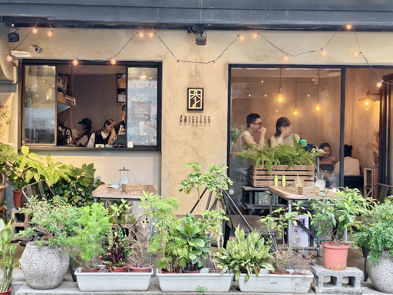 Ariel lee 李氏• Cafe