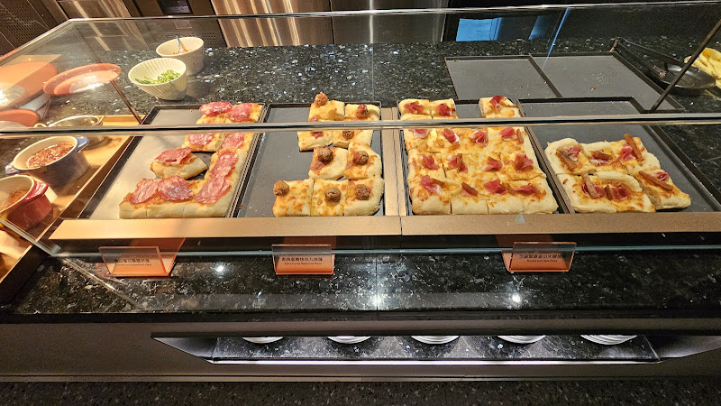 URBAN PARADISE 信義店