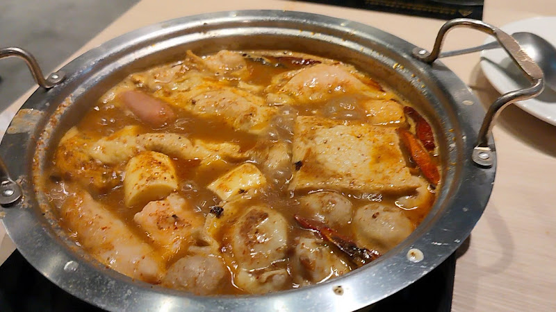 肉多多火鍋-天母新光三越店