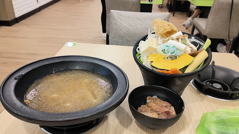 鍋賣局百元小火鍋－三重正義店