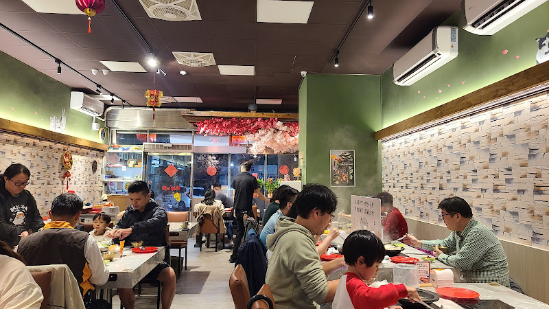 涮飽飽石頭火鍋｜蘆洲信義總店