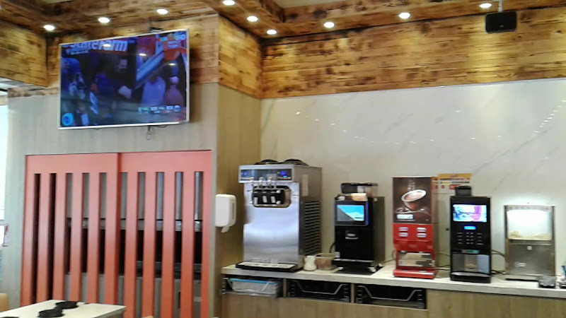 呷呼霸佰元鍋物-淡大店