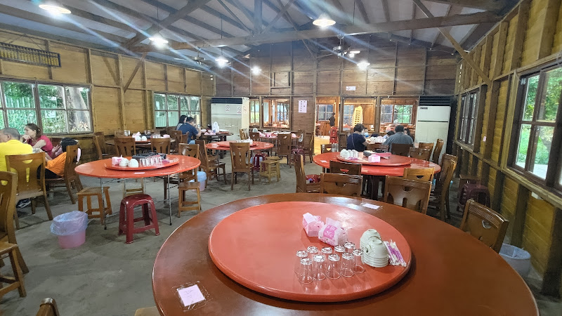 4-7休閒魚池餐廳