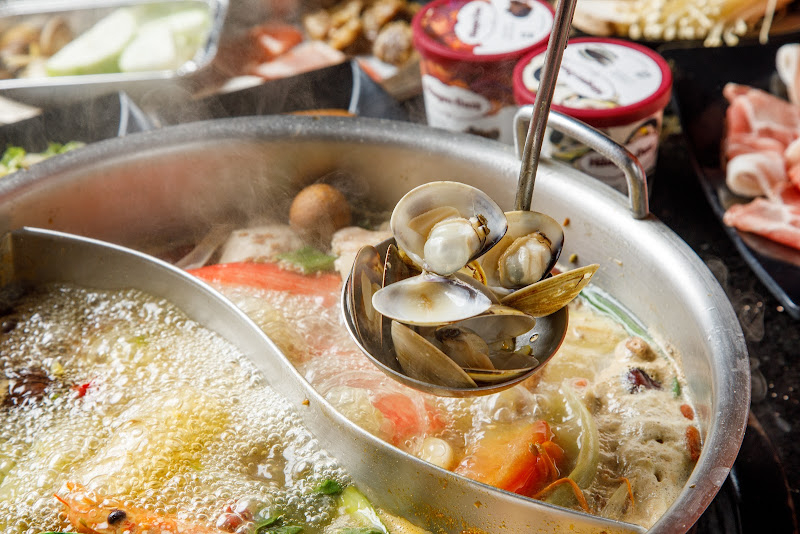 小蒙牛頂級麻辣養生鍋 家樂福中壢店