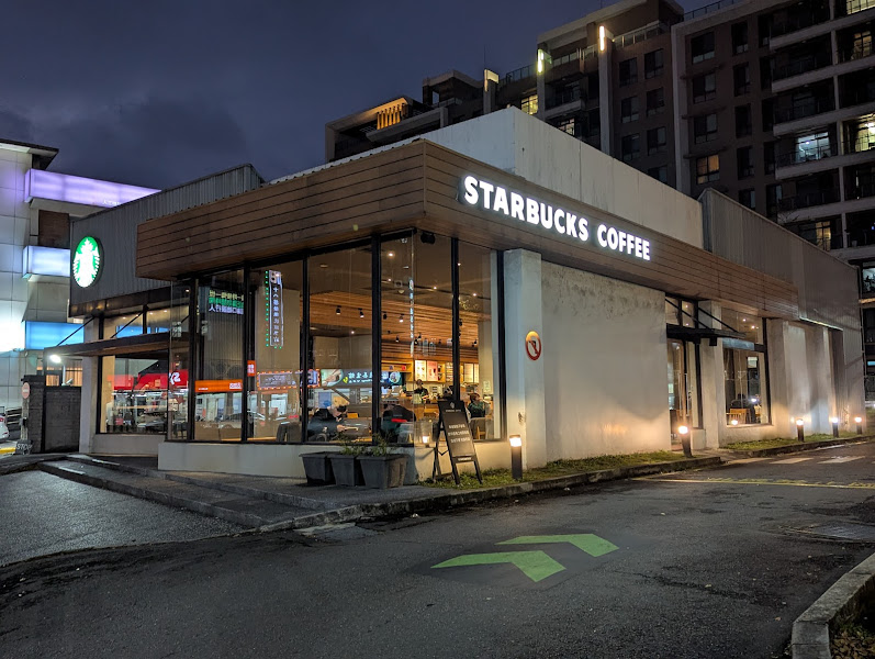 STARBUCKS 星巴克 (龜山迴龍門市)
