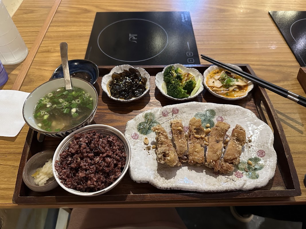 有蟲咬物文創餐屋